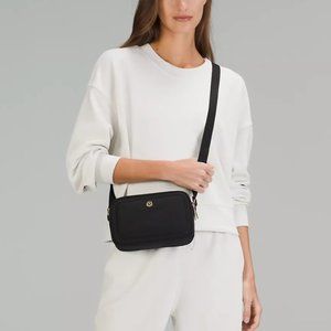 Lululemon Crossbody Camera Bag 2L (Black)